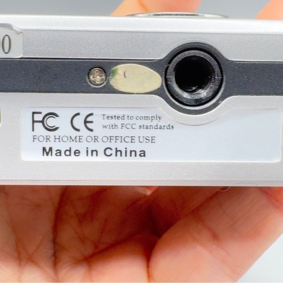 Digital Concepts Silver Digital Camera Non-Working Corroded Battery with SD Card - Picture 2 of 9